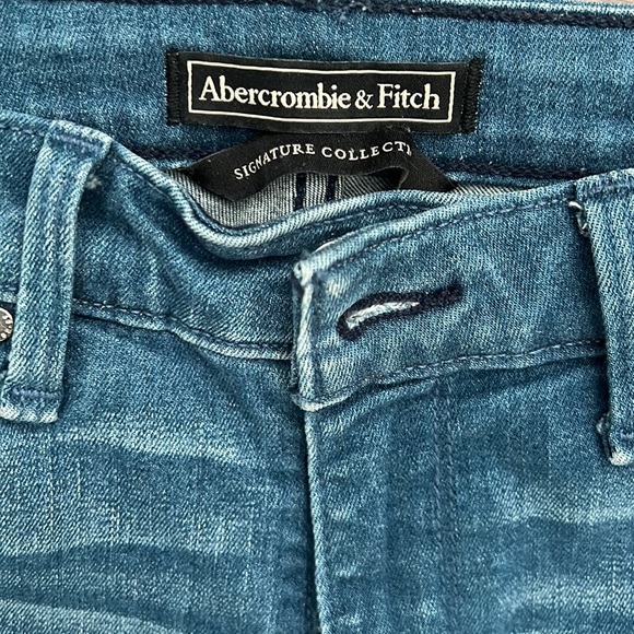 Abercrombie and Fitch Light Blue Ripped Washed Skinny Jeans - Picture 2 of 4